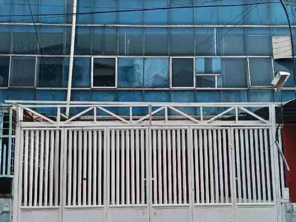 Ruko usaha siap pakai 3,5 lantai row jalan 3 mobil disewakan lokasi strategis Cideng Jakarta Pusat