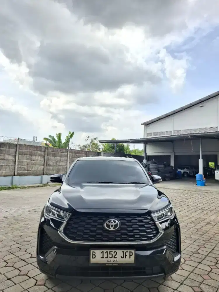 Zenix 2022 V bensin matic. Km 72rb (pajak on 3 2027)