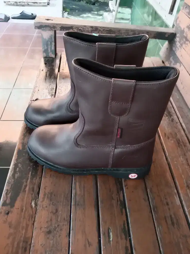 Sepatu safety utk lapangan