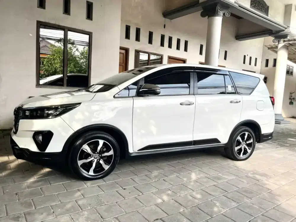 Innova 2.4 Venturer Diesel AT 2020