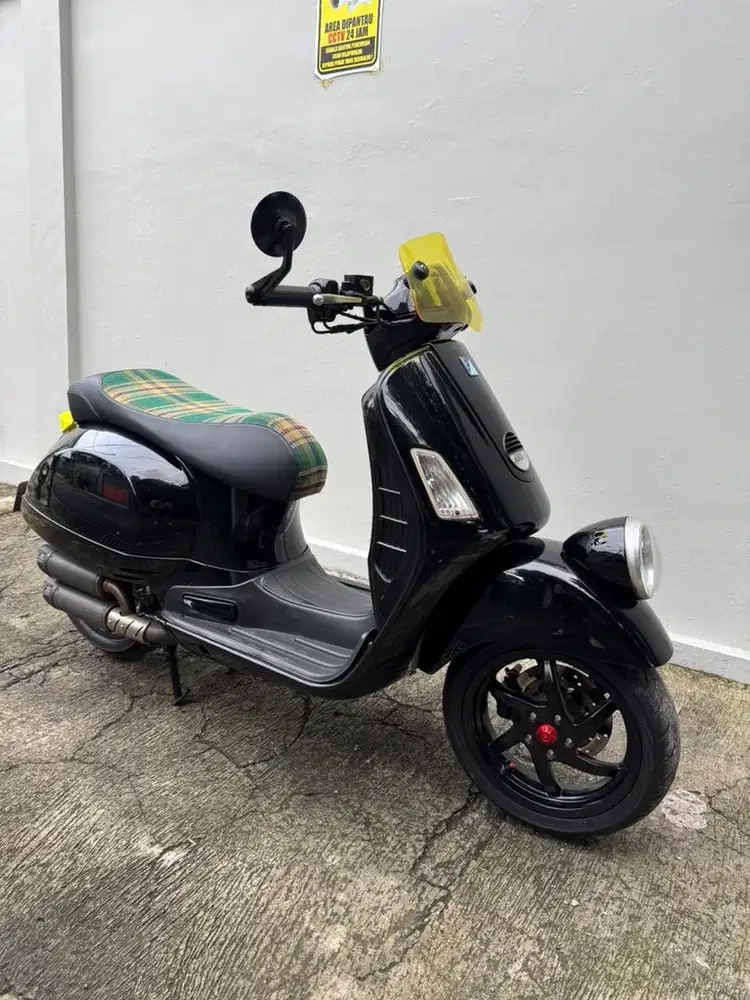 Vespa GTV 250ie italy