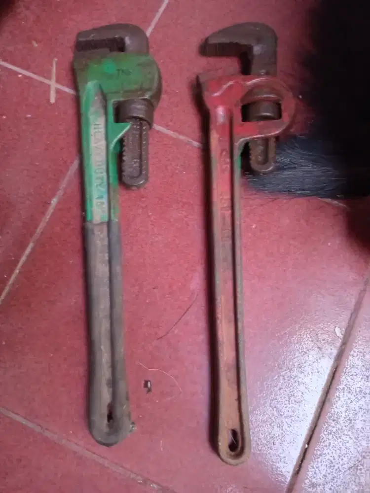 Kunci pipa sepasang