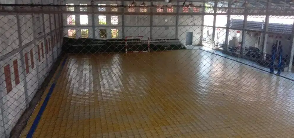 JUAL GEDUNG EX - FUTSAL & BEDAKAN ( INDEKOS ) BERISI - ( BISA NEGO )