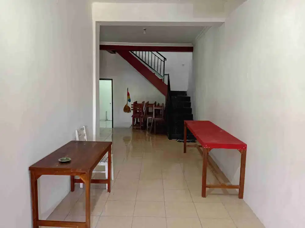 Bangunan bagus 2 1/4 Lantai Strategis Pinggir Jalan Raya cocok untuk usaha atau kantor