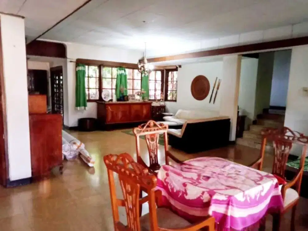 RUMAH DI DAGO  2 LANTAI VIEW BANDUNG LOKASI STRATEGIS MENGUNTUNGKAN COCOK UNTUK CAFE, GUEST HOUSE, HUNIAN, KANTOR ATAU INVESTASI, SEBELAH LAPANGAN GOLF DAGO BANDUNG