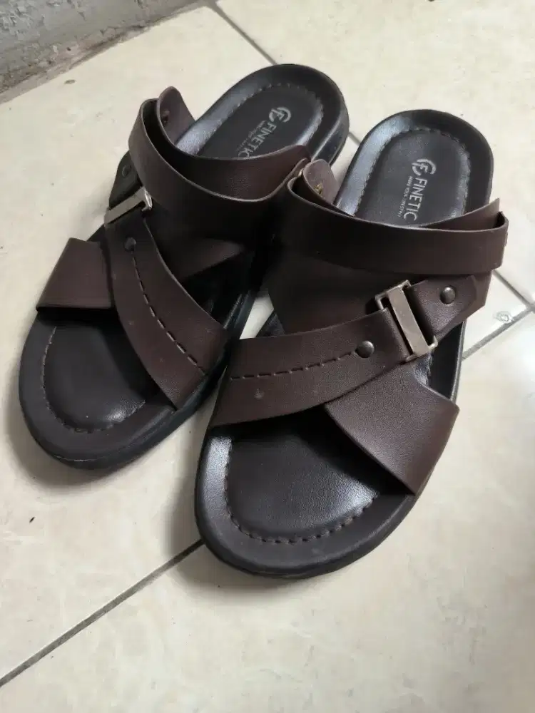 Sandal karvil slip on ukuran 43