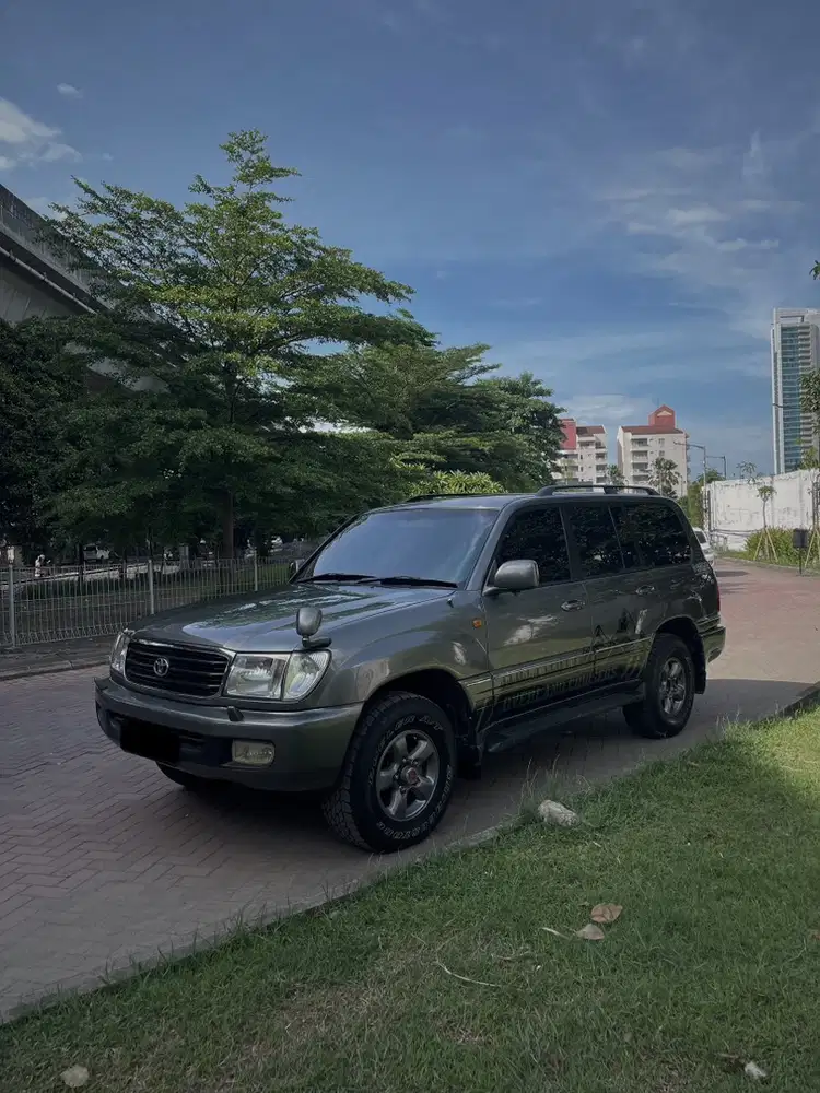 LAND CRUISER VX 101 50 TAHUN ANNIVERSARY