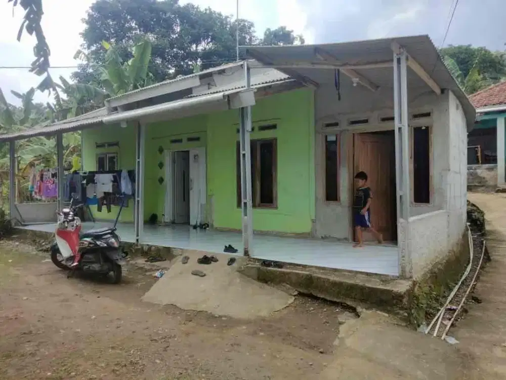 RUMAH SIAP HUNI MURAH DEKAT JALAN UTAMA DI DESA SITU DAUN TENJOLAYA