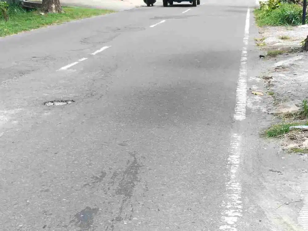 Di jual tanah jalan raya Deket alun2 alun Karanganyar