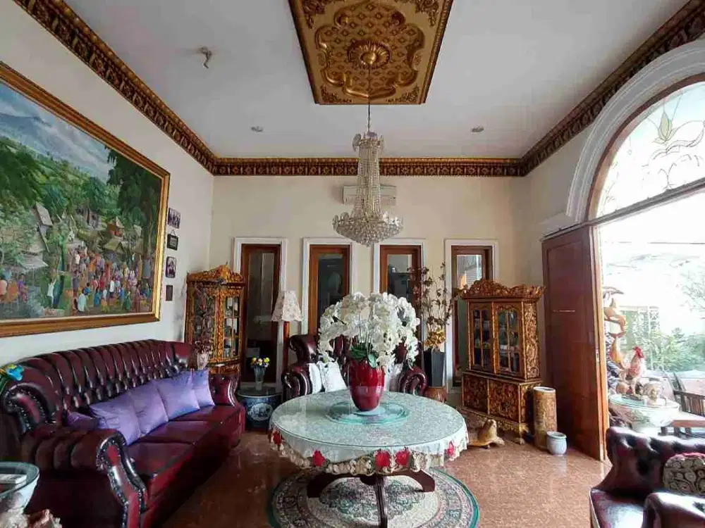 Rumah mewah lingkungan nyaman di Perumahan besar dekat Stasiun