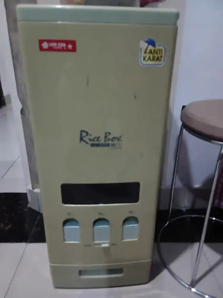 Tempat beras lion star