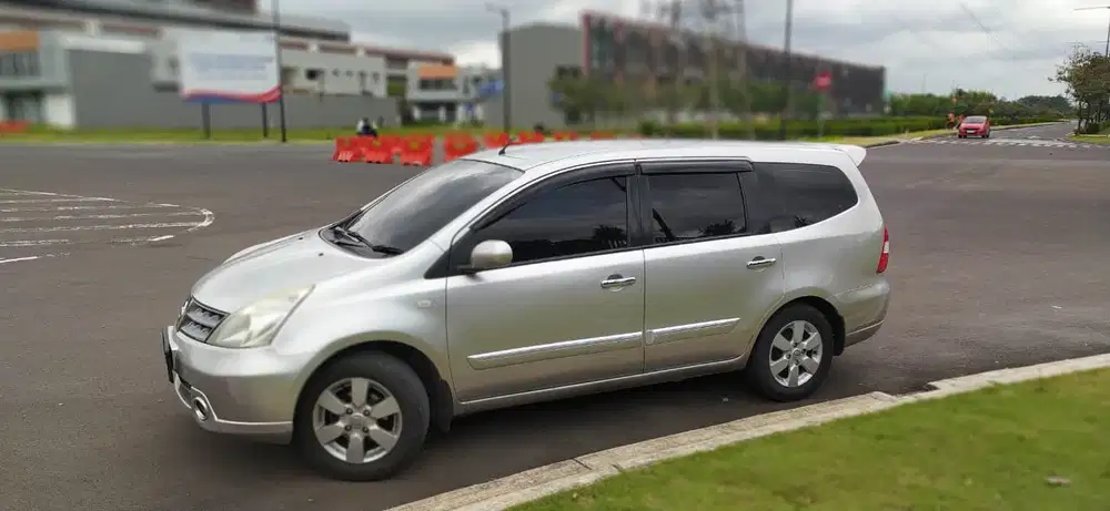 Nissan Grand livina 2010 Bensin