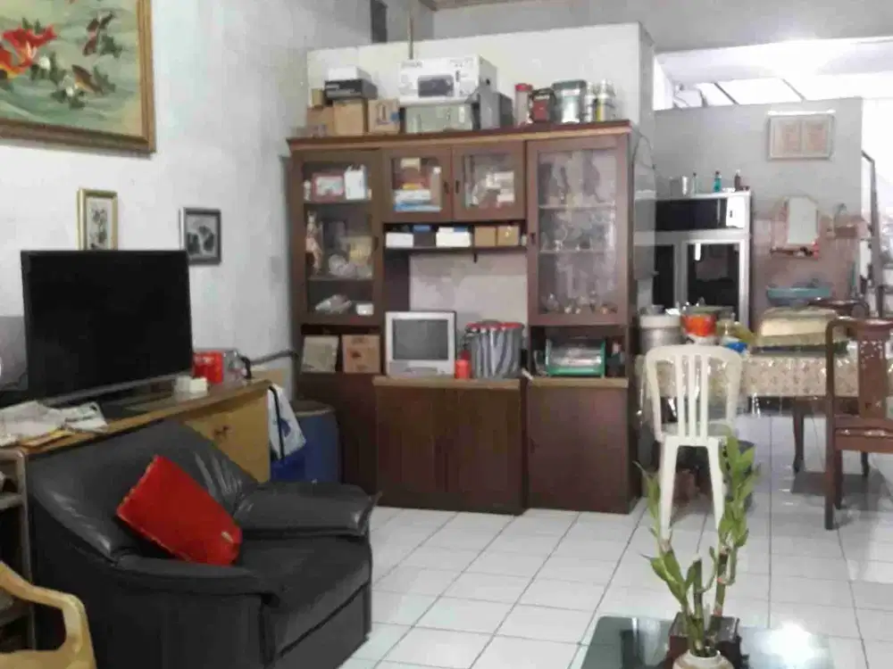 Strategis pinggir jalan raya ramai cocok untuk kantor atau usaha