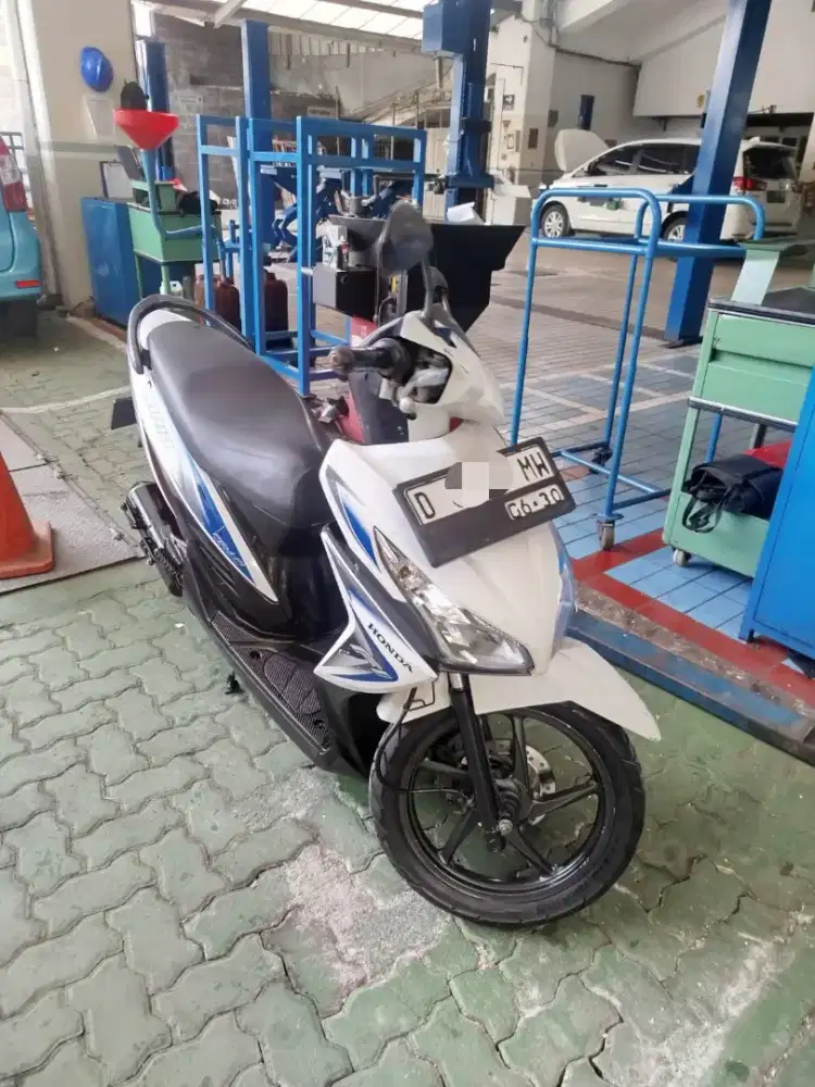 JUAL VARIO 110 PUTIH 2015