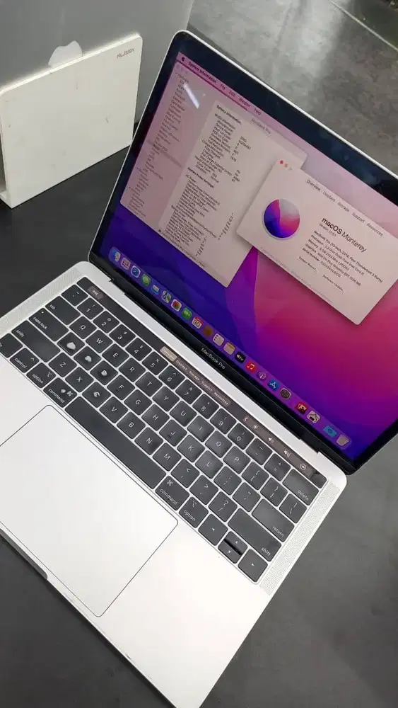 Macbook Pro 2018 i7 [8/256GB]