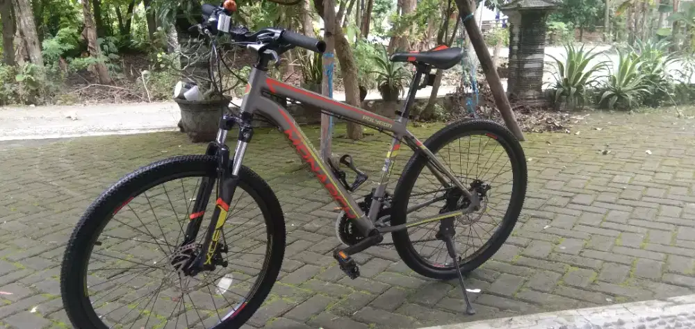 SEPEDA GUNUNG POLYGON MONARCH 4 SIZE 26 ALLOY