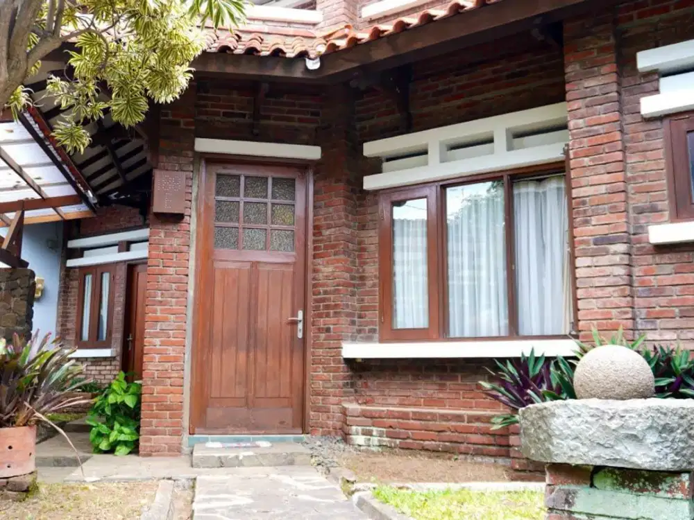 rumah minimalis siap huni 2 lantai strategis di komplek setiabudi