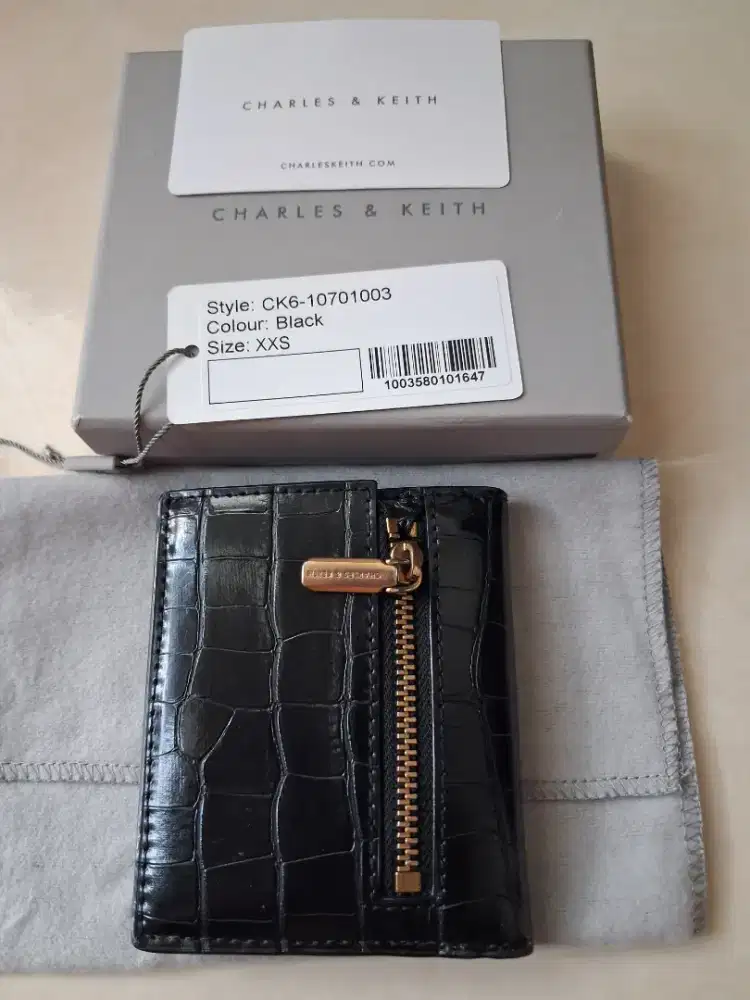 Dompet Charles and Keith