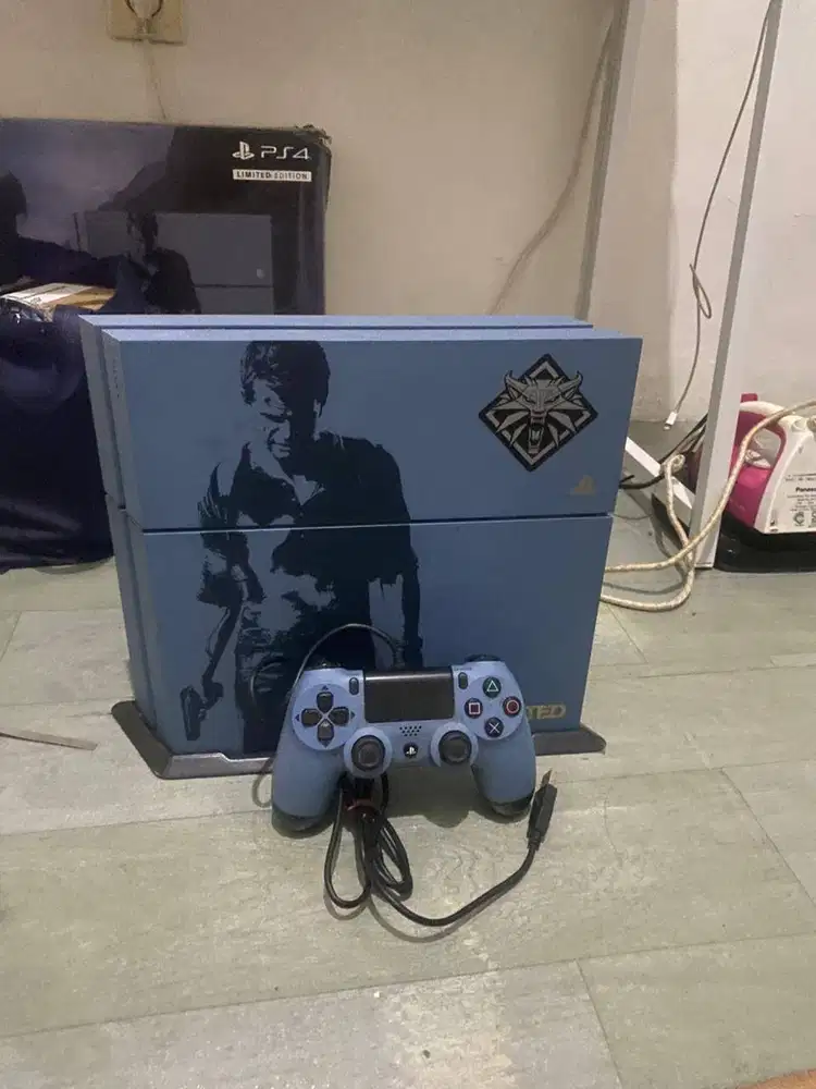 Playstation 4 Fat 500Gb Uncharted 4 Edition + Games