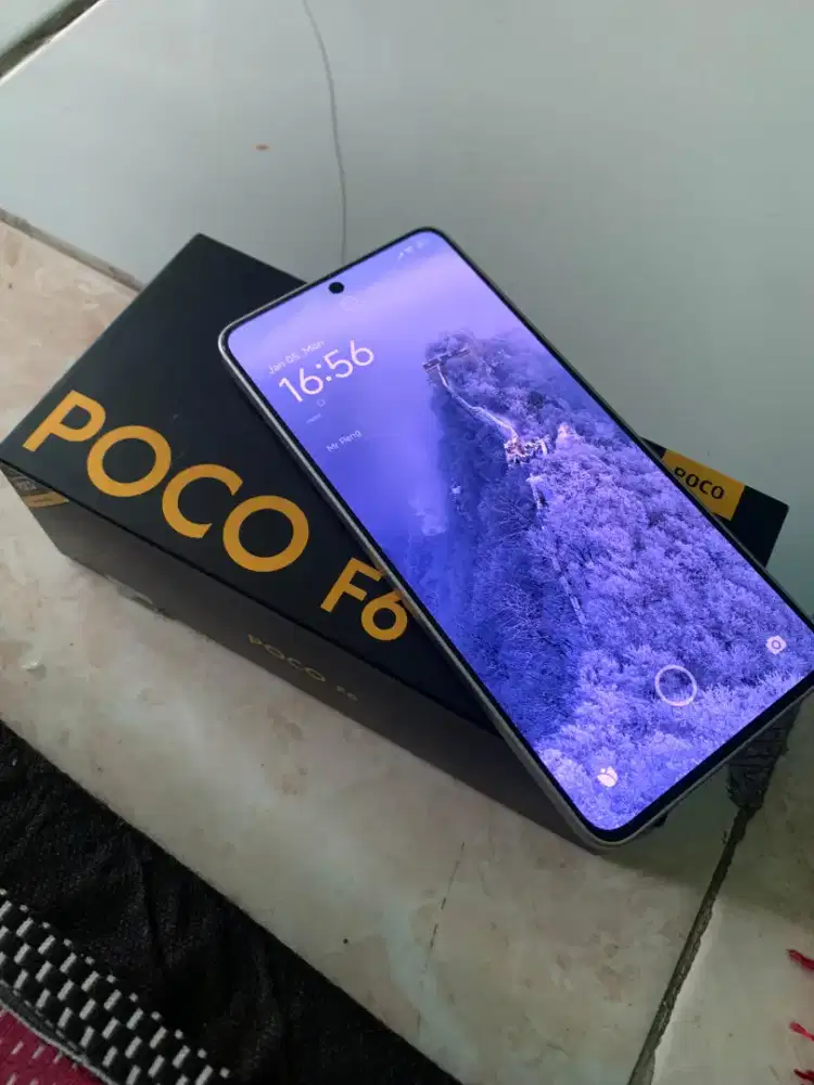 Poco F6 12/512 gb
