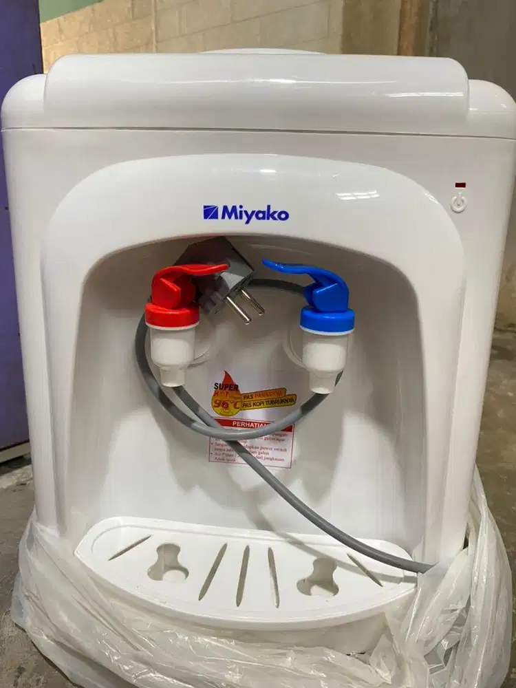 Dispenser air merk miyako