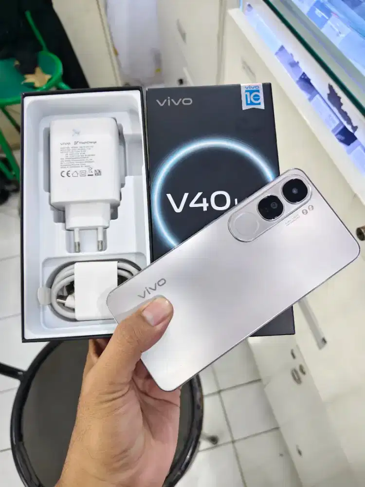 Vivo V40 lite 4g 8/256 kondisi bagus belom pernah bongkar