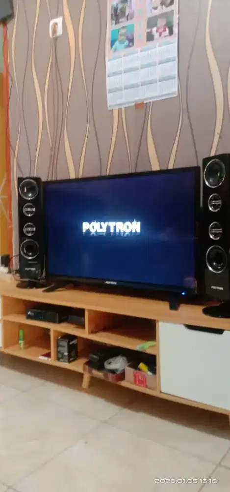 Tv led 32 in Polytron sound bar digital