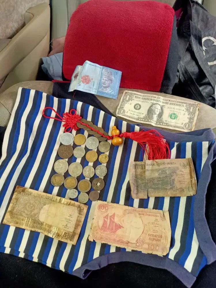 Di jual semua macam koin  dan kertas yg hobi dan minat dan paham