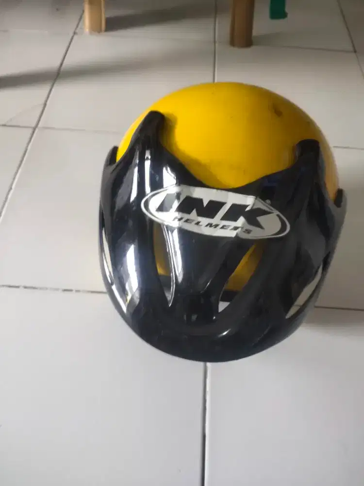Helm sporty warna kuning second siap pakai