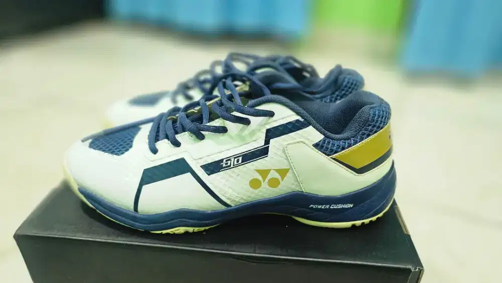 Sepatu Yonex Shb 610 cr