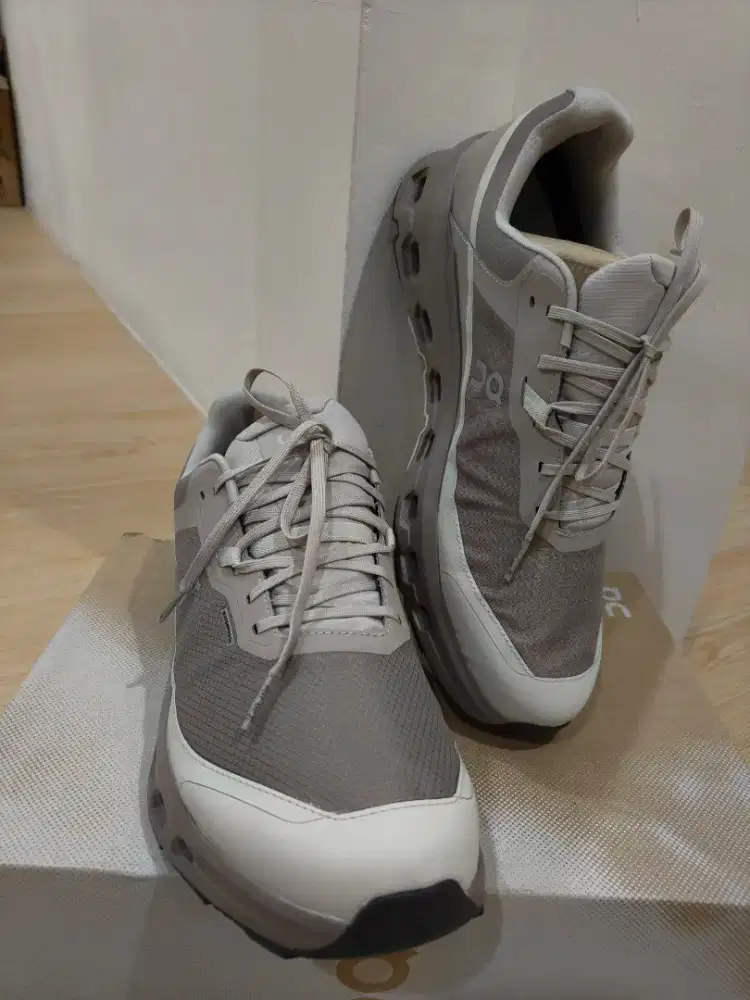 Sepatu on cloud  Cloudvista Waterproof Size 45.