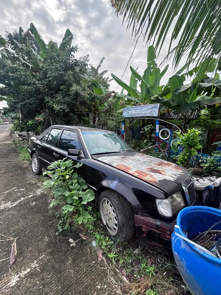 Mercy rongsok E300 1992