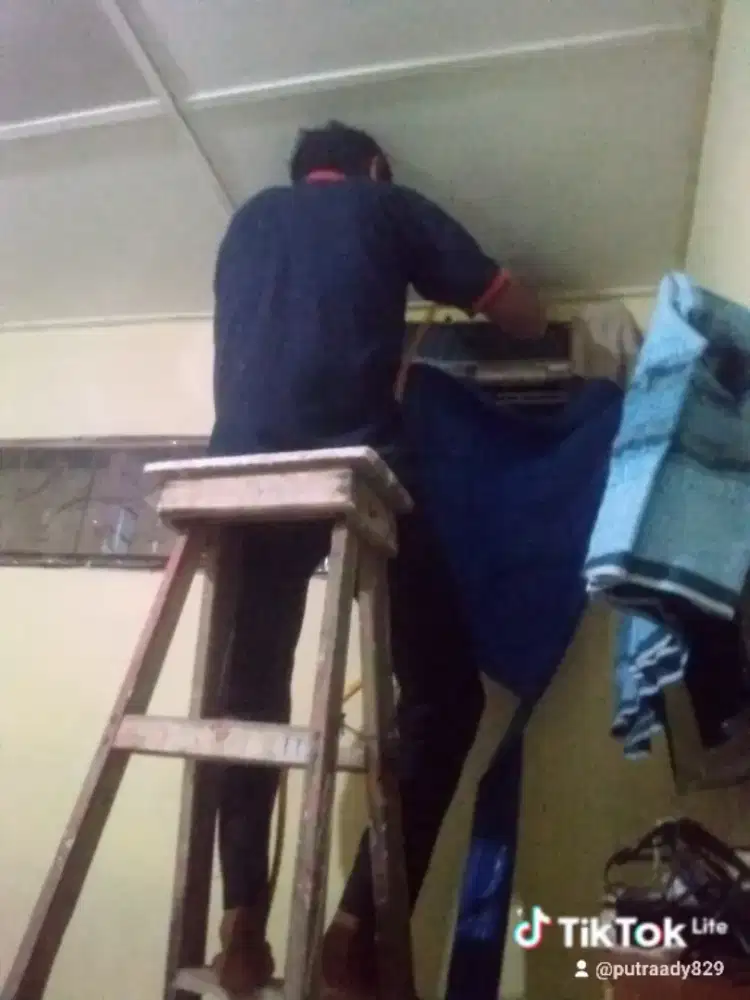 Jasa service AC cuci AC bongkar pasang ac si freon AC