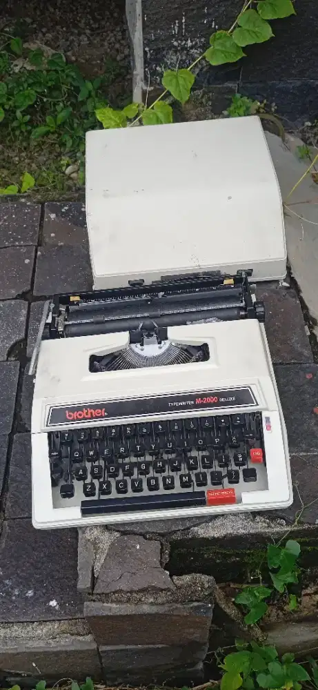 Mesin Tik kondisi Mulus