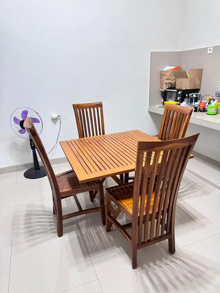 Dijual 1 set meja makan kayu jati