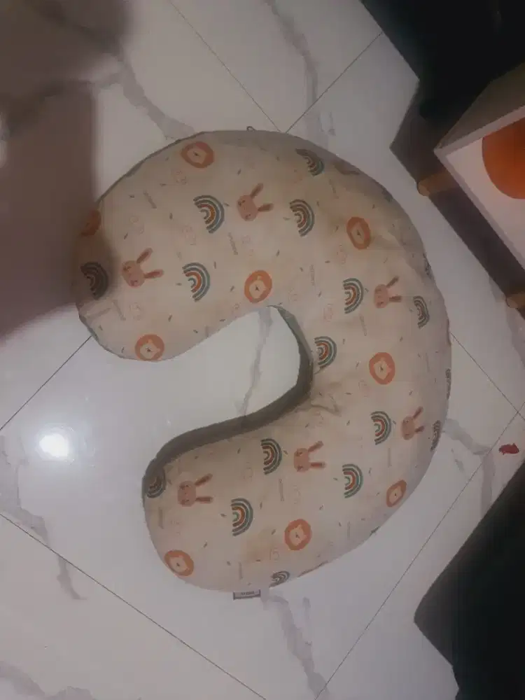 Bantal bayi kondisi tidak baru tapi masih bisa di pakai.