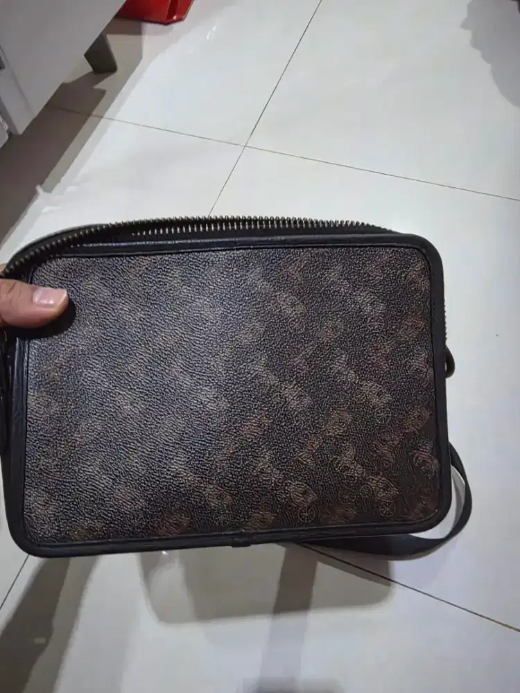 Charter Crossbody 24 In Signature Canvas - Tas Selempang Pria