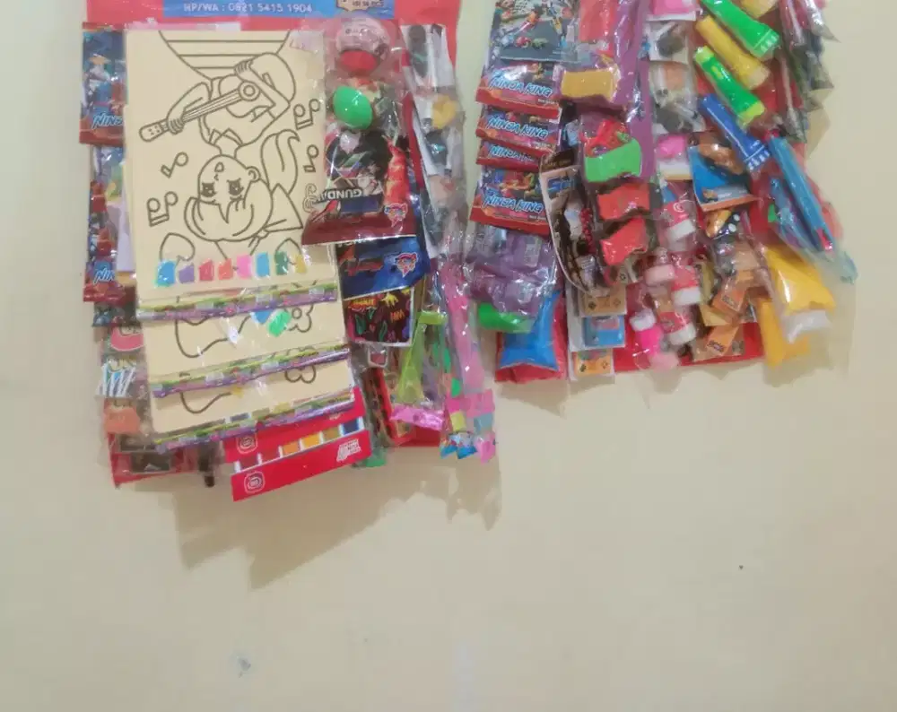 Loker motoris mainan rentengan