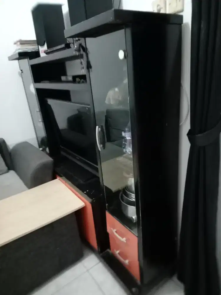 Lemari Tv bahanya masih kokoh