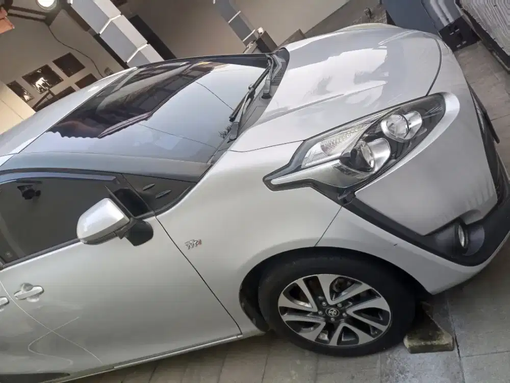 Dijual Toyota Sienta V 2017 Manual tangan pertama
