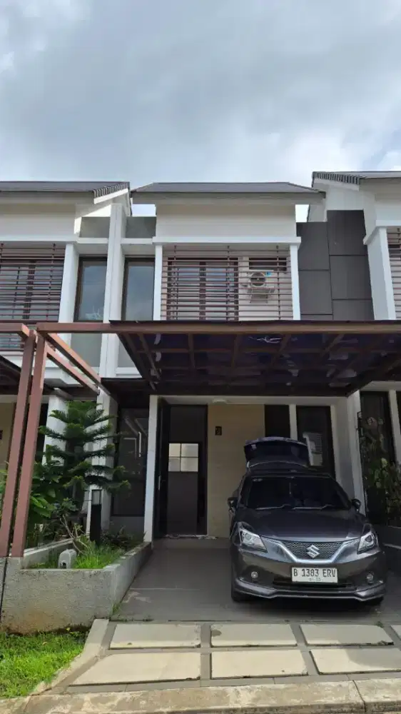 Rumah Exclusive di Kawasan Golf Riverside