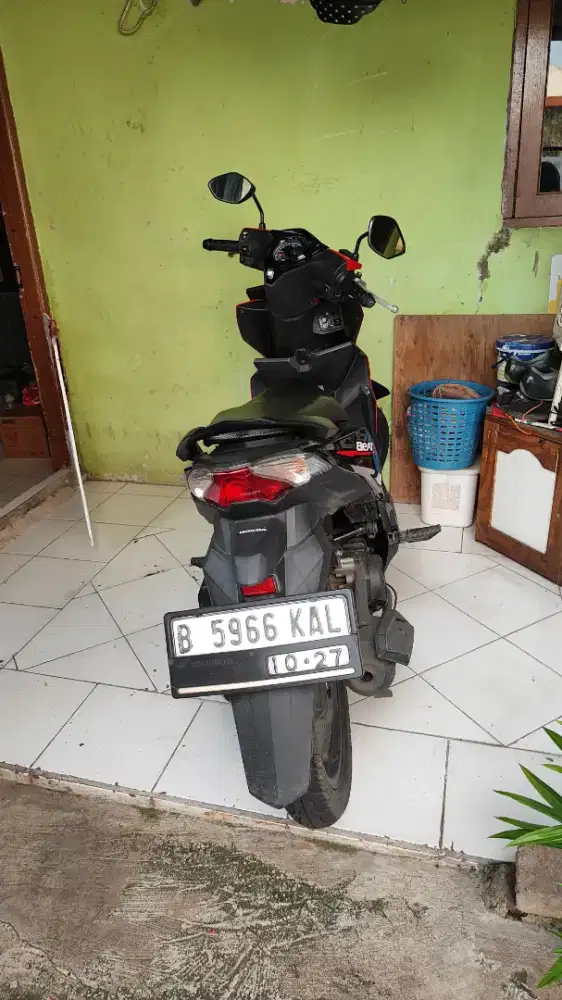 Honda beat FI merah hitam taun 2022
