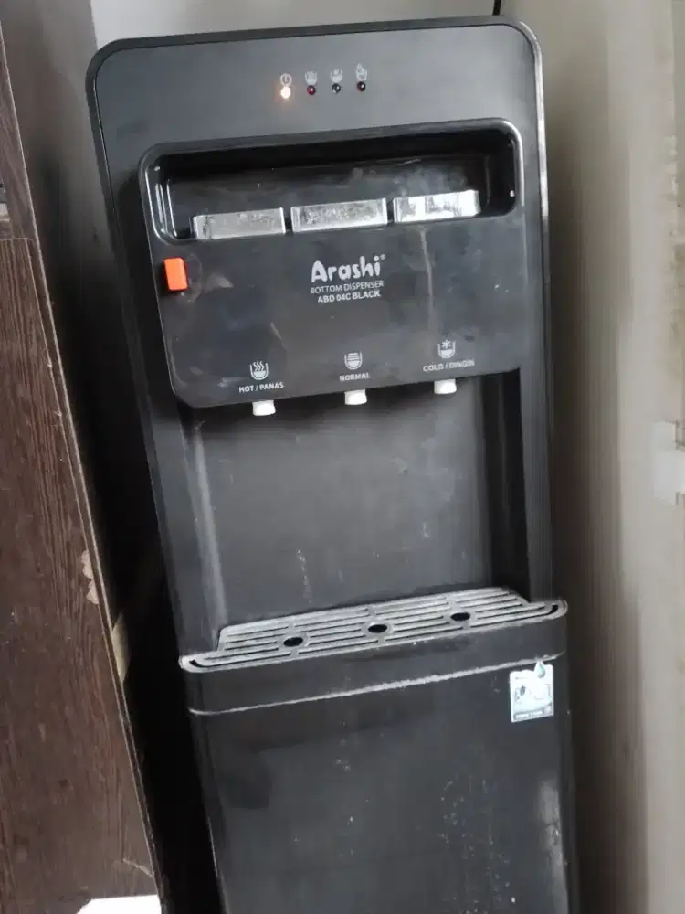 Dijual Cepat Dispenser Air Panas Dingin Galon Bawah dan Kulkas Pintu 2