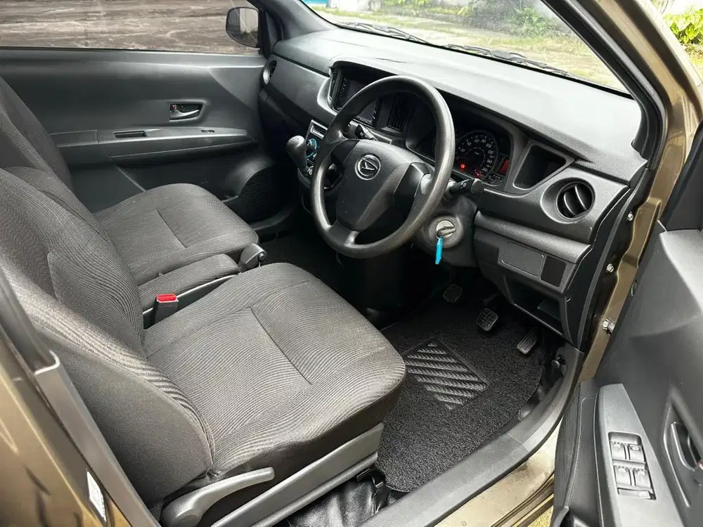 Karyawan Pria Untuk Sorum Mobil