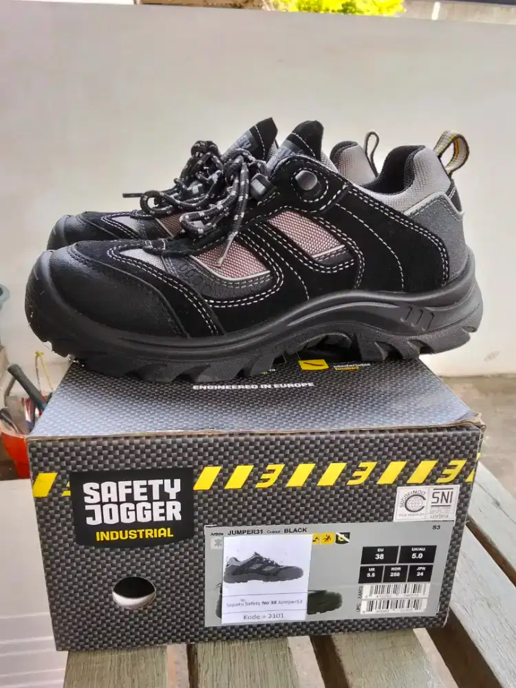 Jual cepat safety shoes size 38 ( BU ) .