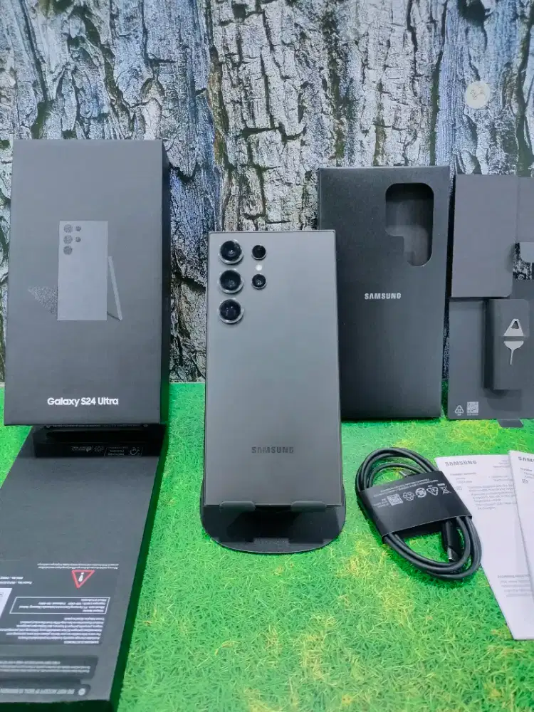 Samsung galaxy S4 ultra 12/512 like new