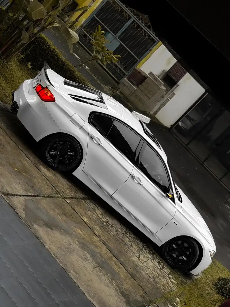 BMW 328i 2015 Bensin