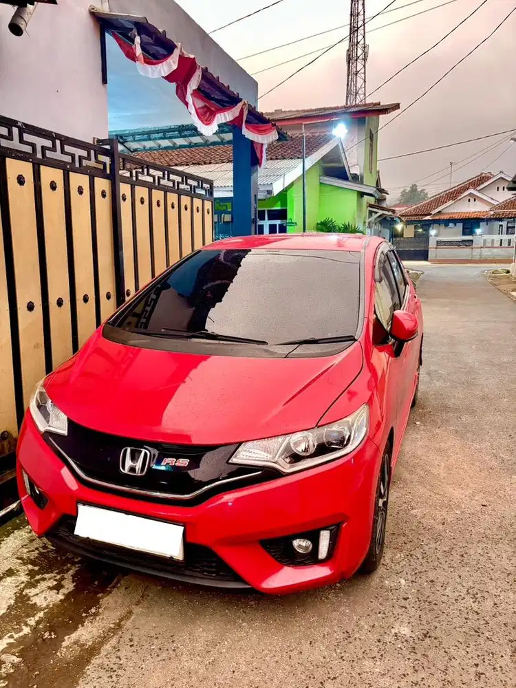 Honda Jazz merah