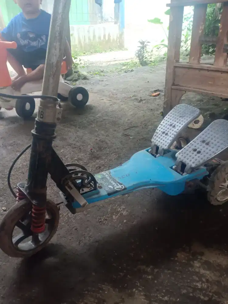 Sekuter anak roda tiga