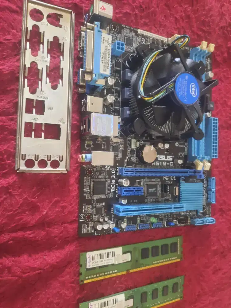 Maderbot 1Set Asus H61/1155(Intel Core,i3-3470,)Lengkap Mulus No Minus